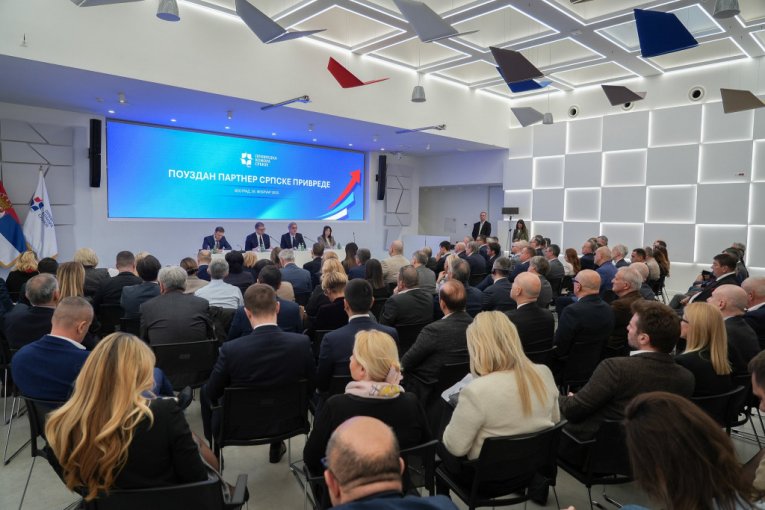 Sastanak državnog vrha i privrednika u prostorijama PKS