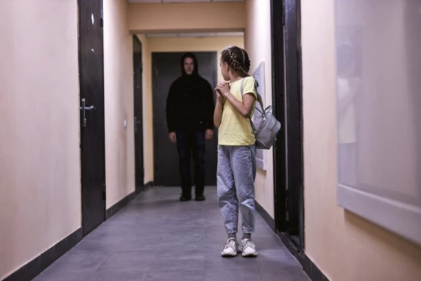 PAO PEDOFIL: PRETNJAMA DOBIJAO EKSPLICITNE SLIKE OD 108 DEVOJČICA! Neke su imale samo pet godina kada su mu slale poruke