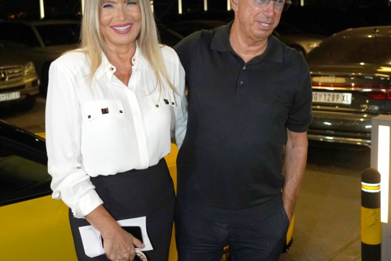 Suzana Jovanović i Saša Popović auto