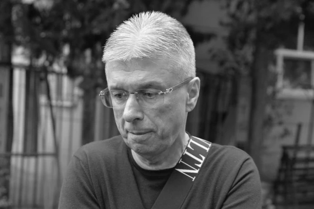 POSLEDNJA POSLATA PORUKA POKOJNOG SAŠE POPOVIĆA JEŽI DO KOSTIJU: Sve obelodanjeno nakon njegove iznenadne smrti, udovicu će ovo SLOMITI!