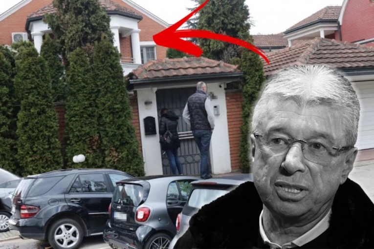 ONI SU PRVI UŠLI U KUĆU SAŠE POPOVIĆA NAKON SMRTI: Jecaji odjekuju ispred porodičnog doma! (FOTO)