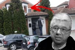 ONI SU PRVI UŠLI U KUĆU SAŠE POPOVIĆA NAKON SMRTI: Jecaji odjekuju ispred porodičnog doma! (FOTO)