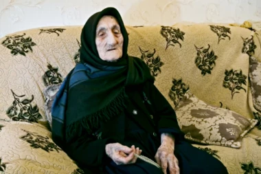 BILA JE NEPISMENA ŽENA SA SELA, ALI JE ODGAJILA JEDNOG OD NAJVEĆIH GENIJA: Govorilo se da je često bila pijana, a u jedinom intervjuu koji je dala otkrila je nešto POTRESNO!