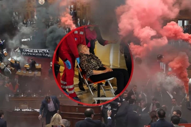 JUTROS GURALI LJUDE, RUŠILI OGRADE, A NIJE IM PRVI PUT! Opozicija u martu bacala i DIMNE BOMBE na trudne koleginice! (VIDEO)