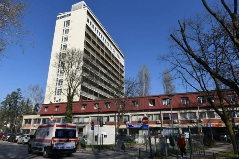 IZLILA SE HROM-SUMPORNA KISELINA NA INSTITUTU ZA MAJKU I DETE!