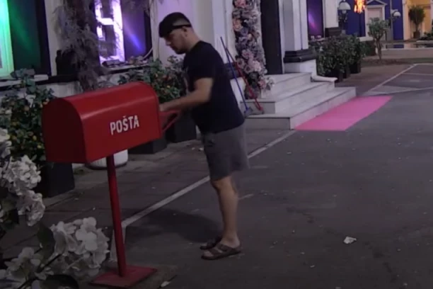 KARLEUŠA ZVANIČNO STIŽE NA IMANJE U ŠIMANOVCIMA! Veliki šef napravio presedan - takmičarima će POPADATI VILICE KAD JE UGLEDAJU!