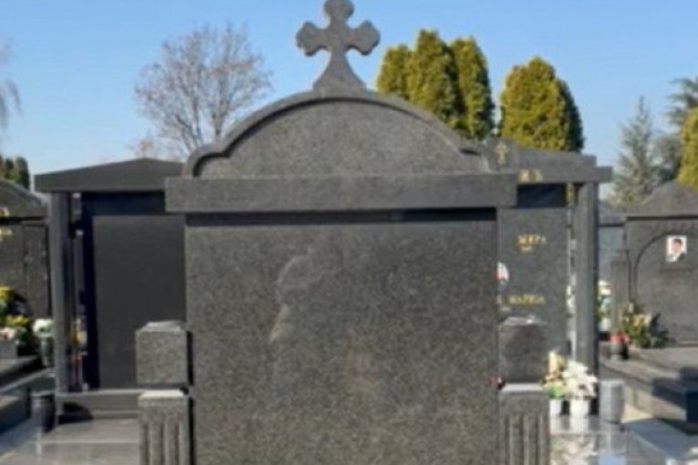 Grob Saša Popovića