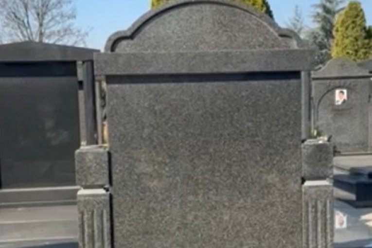 Grob Saša Popovića