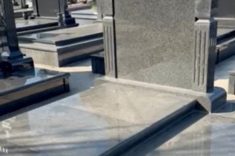 Grob Saša Popovića