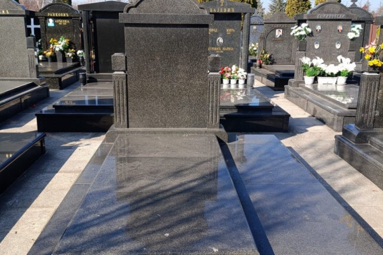 Grob Saša Popovića