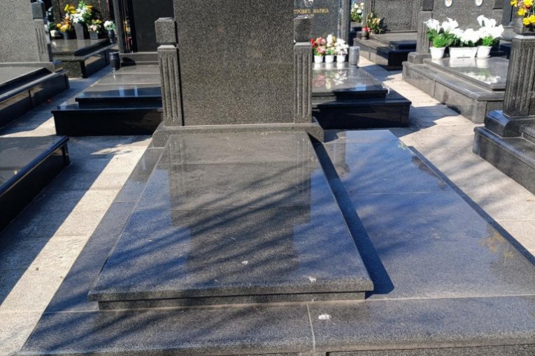 Grob Saša Popovića