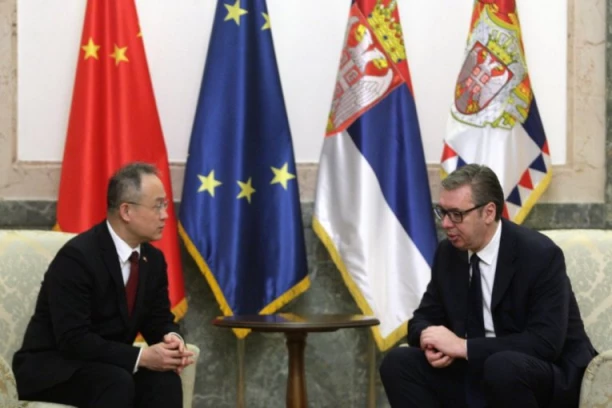 VUČIĆ DANAS SA KINESKIM AMBASADOROM! Razgovori sa Li Mingom tačno u 9!