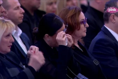 CECA U SUZAMA IZJURILA IZ SAVA CENTRA! Za kraj komemoracije Saši Popoviću uspela da izusti samo OVO!