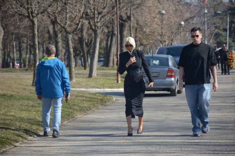 Karleuša na sahrani Saše Popovića
