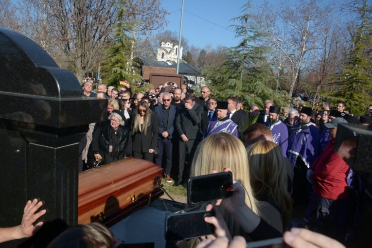 Porodica Saše Popovića na sahrani