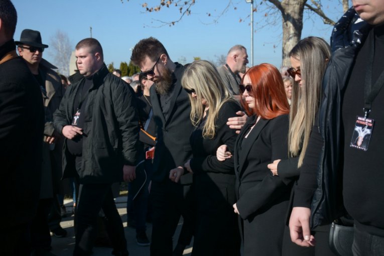 Porodica Saše Popovića na sahrani