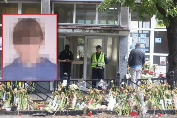 SUZA SUZU STIŽE, BOL JE PRETEŽAK: Nastavlja se proces protiv Kecmanovića - porodice žrtava stigle ispred sudnice (FOTO)