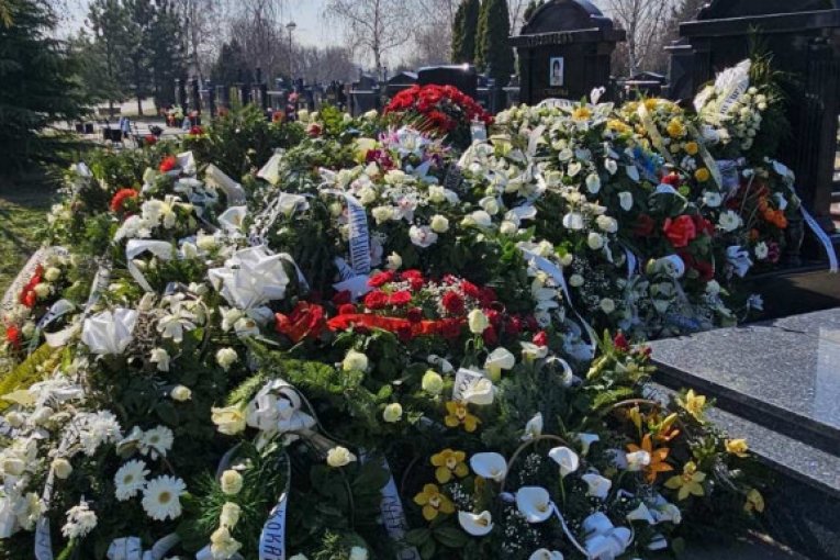 Saša Popović grob Bežanijsko groblje