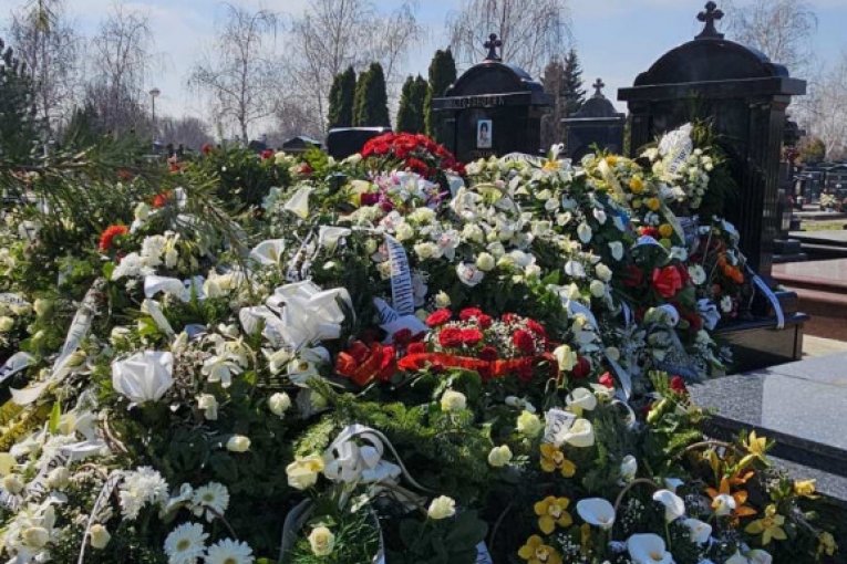 Saša Popović grob Bežanijsko groblje