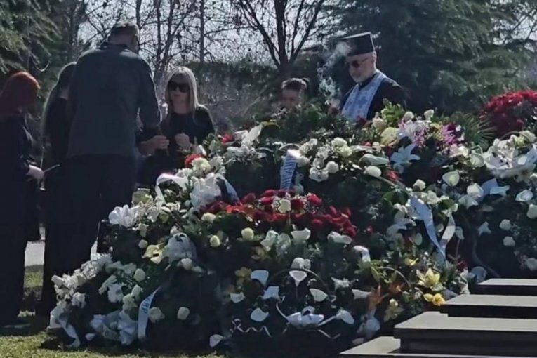 Suzana Jovanović na Bežanijskom groblju