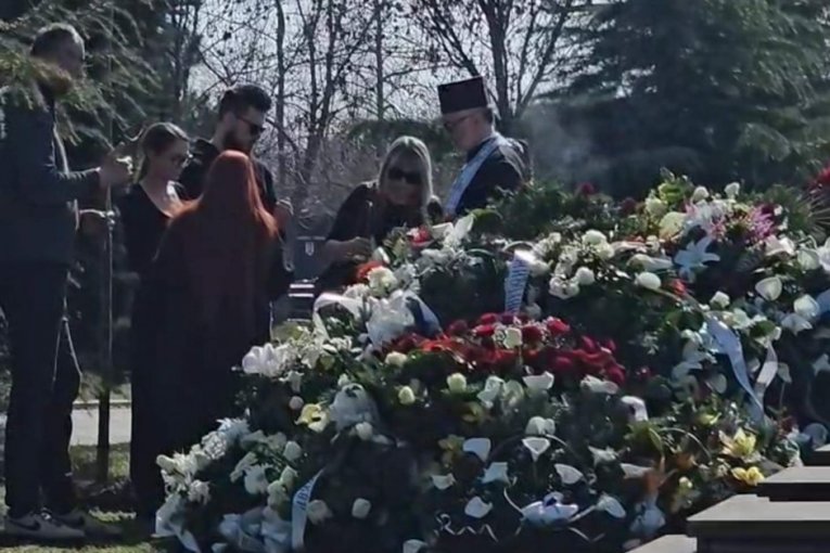 Suzana Jovanović na Bežanijskom groblju