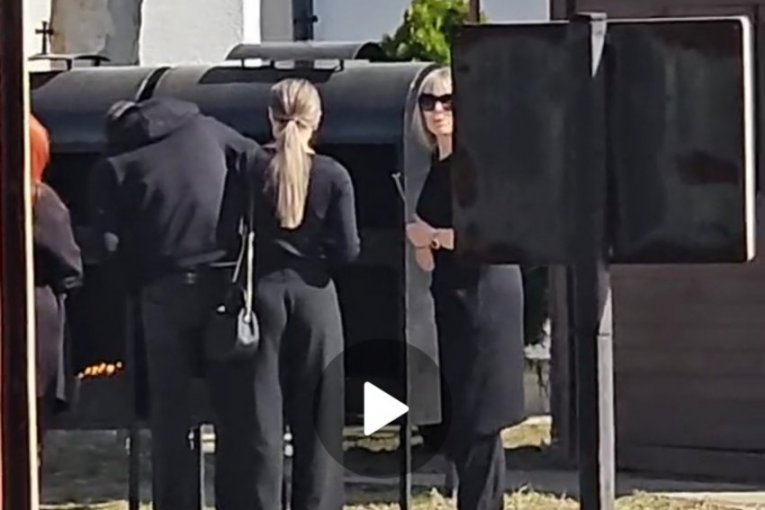 Suzana Jovanović na Bežanijskom groblju