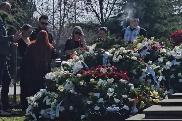 Suzana Jovanović na Bežanijskom groblju