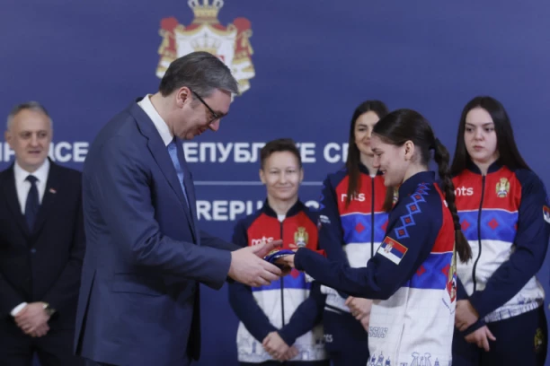 VUČIĆ UGOSTIO SRPSKE BOKSERE: Predsednik pružio podršku pred SP