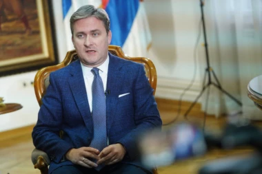 MINISTAR SELAKOVIĆ SA ADVOKATOM DOŠAO U TOK! Uručen mu je poziv za saslušanje!