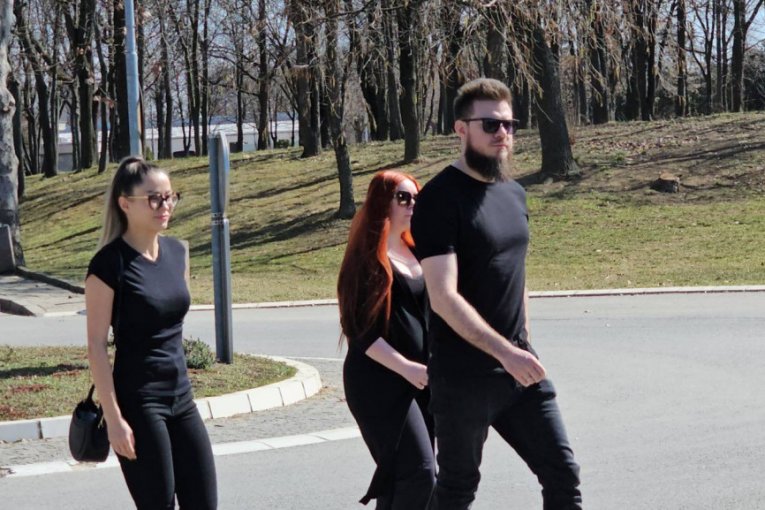 Suzana Jovanović na groblju Saše Popovića