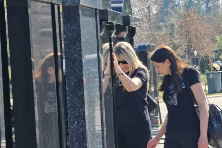 Suzana Jovanović na groblju