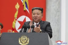 SA KIMOM NEMA ŠALE! Severna Koreja pustila u rad novi razarač "Čo Hjon" od 5.000 tona!