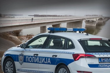 NA ZRENJANINCU KOLONA DUGA 9 KILOMETARA! Sve trake stoje ka Pupinovom mostu, vozači rade nešto NEDOPUSTIVO!