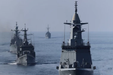 AMERIČKI RAZARAČ NAPRAVIO POMETNJU KINESKOJ VOJSCI! Privukao se primljeno spreman za udar