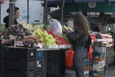 AJVAR KAO ZLATO! Skaču cene na pijacama pred zimnicu: Evo koliko košta povrće