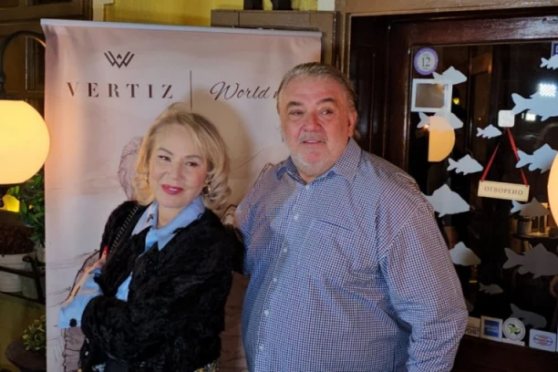 BOBO, A GDE JE BRENA? Živojinović BEZ SUPRUGE uživa na LUKSUZNOJ destanaciji u besnom automobilu! (VIDEO)