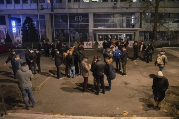 BLOKADERI PLANIRAJU OPŠTI UPAD U RTS! Pozvali narod na akciju u 22 časa!