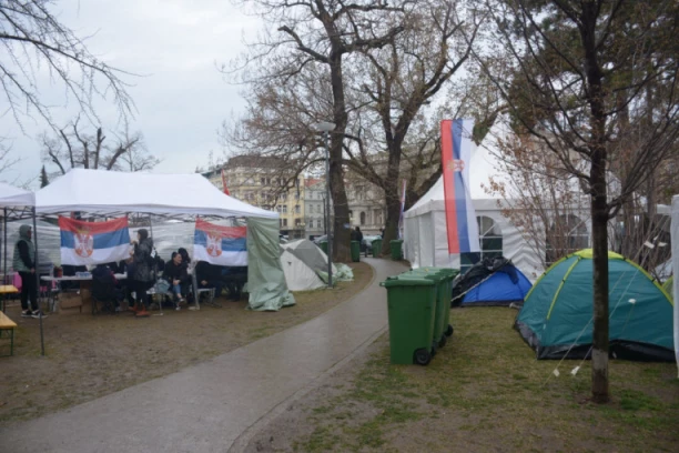 NE DOLAZIM DA VAS BIJEM, DOLAZIM DA VAS UBIJEM! Optužen muškarac koji je uputio PRETNJE SMRĆU okupljenima u Pionirskom parku! EVO KOJA MU KAZNA PRETI!