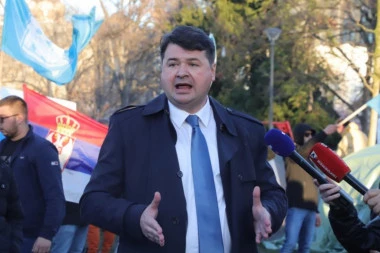 "POTPIS REKTORA ĐOKIĆA JE ISTORIJSKI SKANDAL" Profesor Petrov: To je materijalni dokaz u korist krivične prijave protiv njega! (VIDEO)