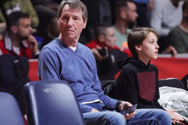 ŽESTOK UDAR MOKE SLAVNIĆA NA PEŠIĆA: "Budi jednom veliki, a ne MIŠ iz brašna!"