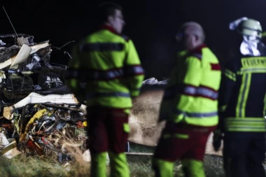 "OSETILA SAM JAK TRESAK!" Očevici opisali detalje pada aviona u Hrvatskoj: Opsadno stanje na mestu nesreće! (VIDEO)