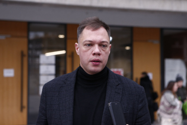 BLOKADERI PREDVOĐENI PETROM ĐURIĆEM ZAUSTAVLJENI NAKON BLOKADERSKOG SKUPA U KRALJEVU! Bili pijani i drogirani, u automobilu pronađen i nož!