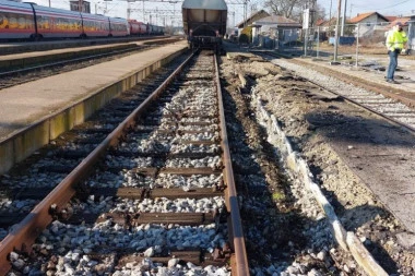 KOD DOBOJA POGINUO MUŠKARAC! Novi detalji nesreće - kretao se prugom, a onda je naleteo VOZ!