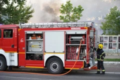 BUKNUO POŽAR U KRUGU FIRME U MLADENOVCU! Ima povređenih!