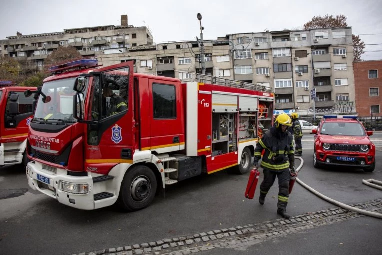POŽAR GUTA STAN U NOVOM SADU! Vatrogasci dojurili na lice mesta (VIDEO)