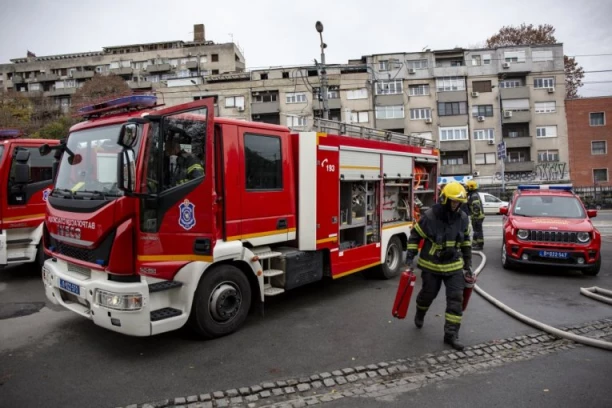 POŽAR GUTA STAN U NOVOM SADU! Vatrogasci dojurili na lice mesta (VIDEO)