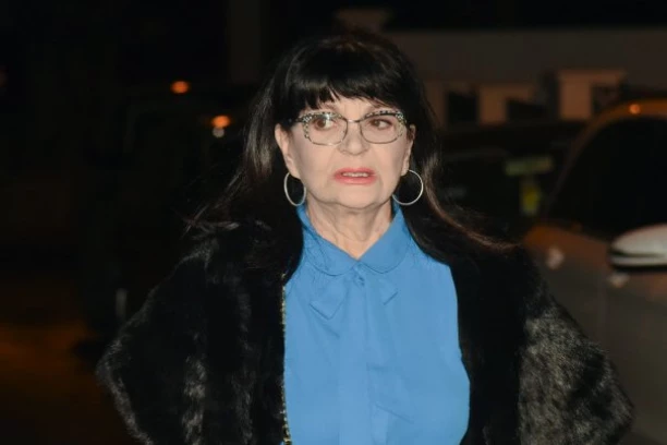 NAŠA PEVAČICA DOBILA 40 EVRA PENZIJU: Nada Obrić otkrila istinu o PRIMANJIMA, zbog OVOG papira se sve preokrenulo!