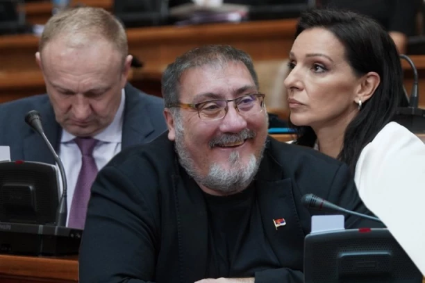 "VI STE MARINIKA TEPIĆ BROJ DVA": Žestok nastup Dejana Bulatovića u Narodnoj skupštini: KORISTITE TRAGEDIJE I SMRT ZA SVOJE POLITIČKE POBEDE! TO VAM NEĆE PROĆI! (VIDEO)