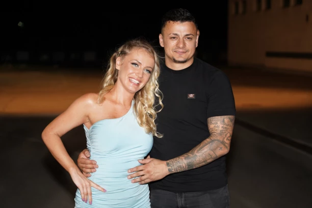 UTEGNUTA NOVOPEČENA MAJKA: Milica Veličković podelila fotografiju pa pokazala IZVAJANO TELO NAKON POROĐAJA! (FOTO)