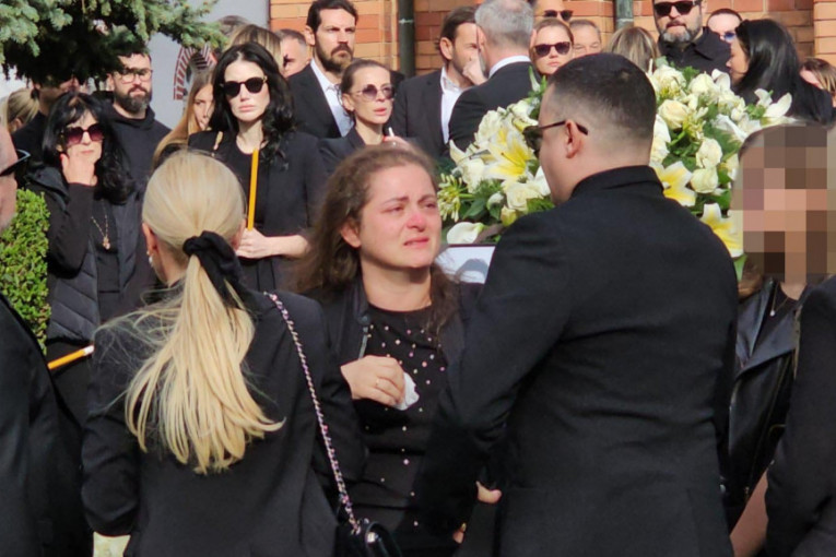 Dana i Danijela Karić